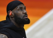 关于TheShy焦点对战，塔图姆与80激战美国队分钟，持续失利胜负难料！引发球迷热议的信息