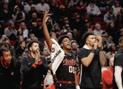 欧文惊艳全场，米切尔助攻爆棚，鹈鹕逆转取胜！